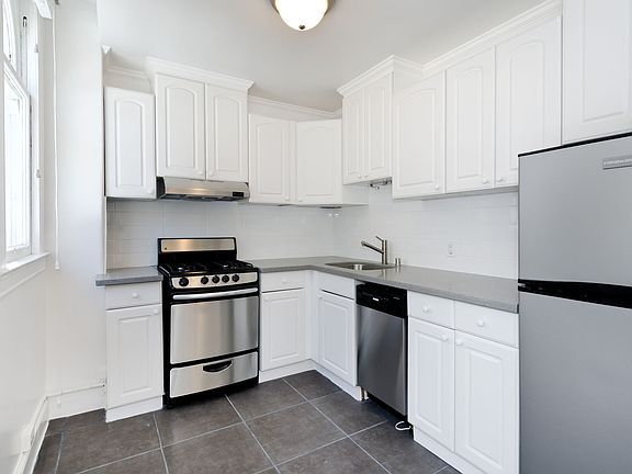 3rd image of 621 Stockton St APT 1