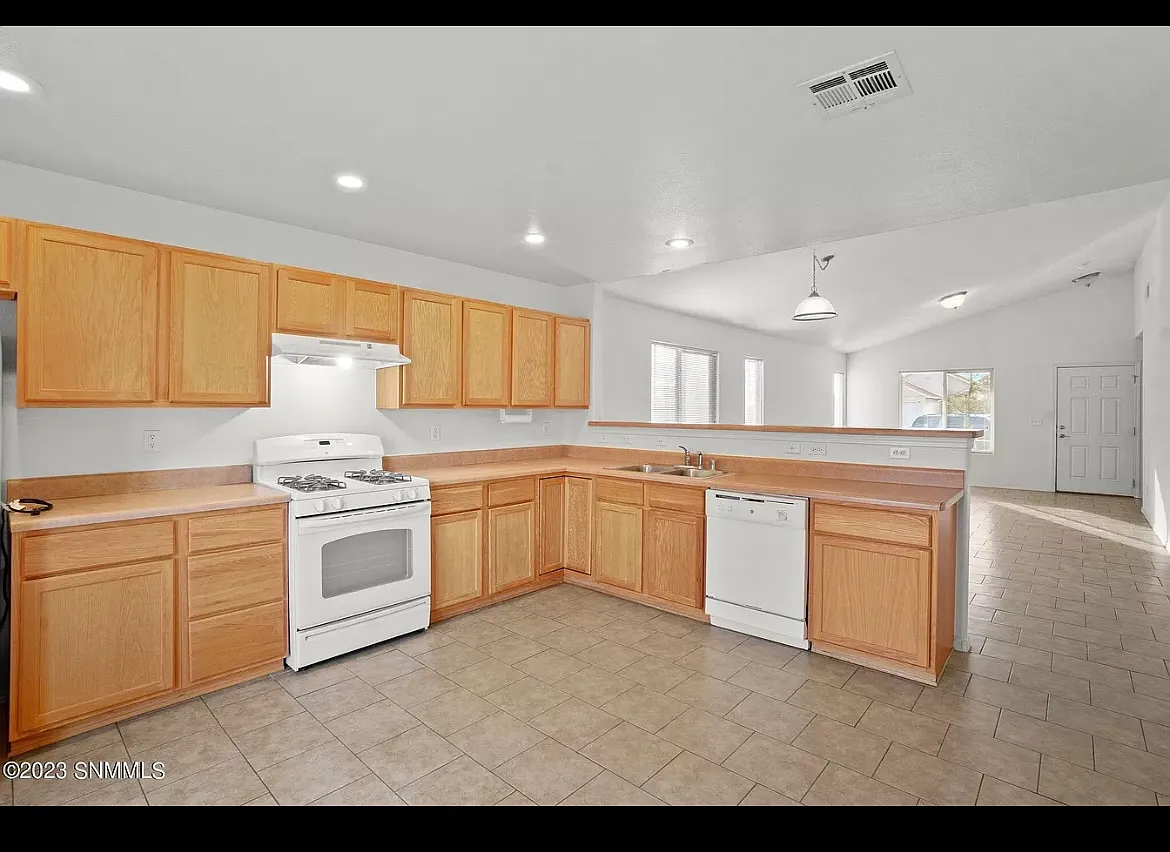 3 bed, 1505 sqft, $1,675 — Photo 2