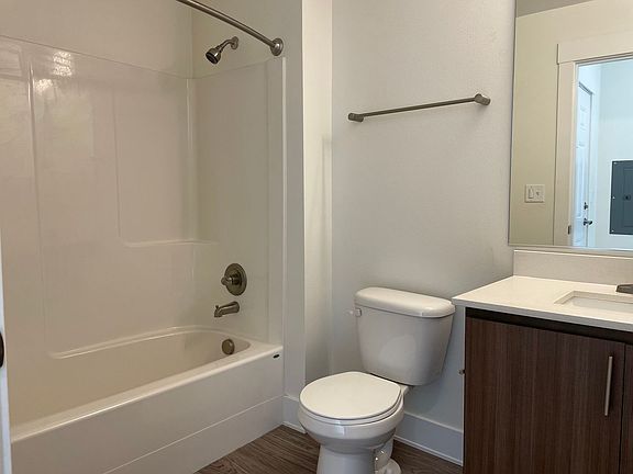 5th image of 13609 NE 28th St #11