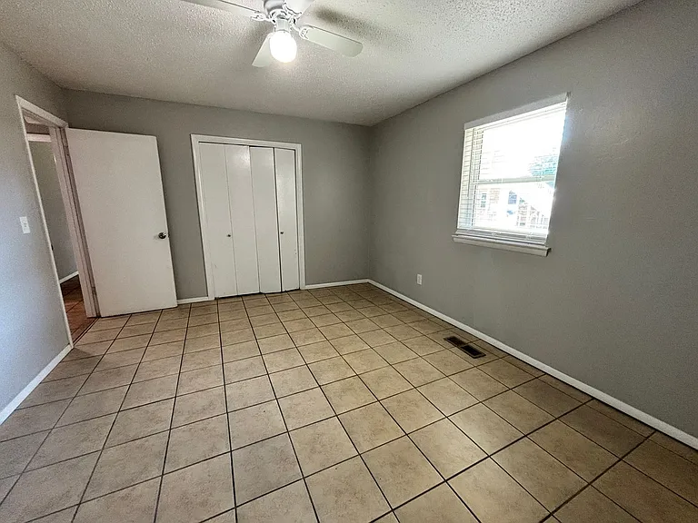 301 N University Dr #4 — Photo 24