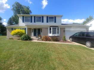 30525 Old Stream Cir, Southfield, MI 48076