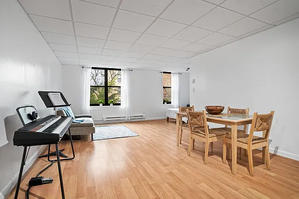 Sold by BREU CHURCHILL | media 1