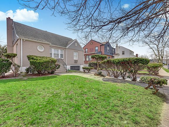 3rd image of 5 Hawthorne Ln