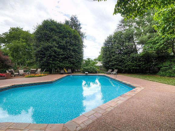 5th image of 106 Jackson Ln
