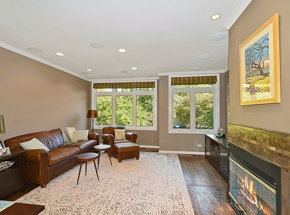 3rd image of 2719 N Janssen Ave #B