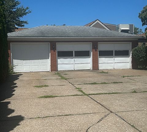 2nd image of 1334 W 28th St #2