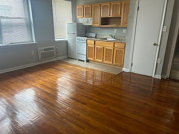 5th image of 3412 Spring Garden St #B19