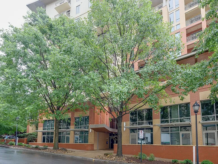 701 Royal Ct #306 — Photo 48