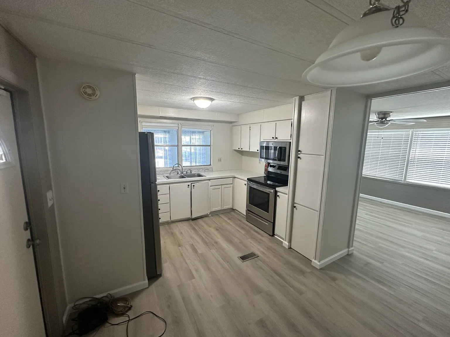 2 bed, 2.0 bath, 828 sqft, $1,200 — Photo 3