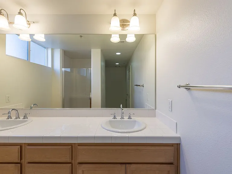 Glenoaks Villas — Photo 70