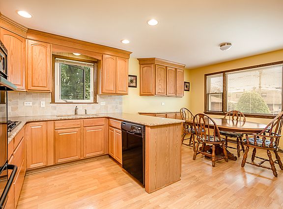 5th image of 10527 S 83rd Ave