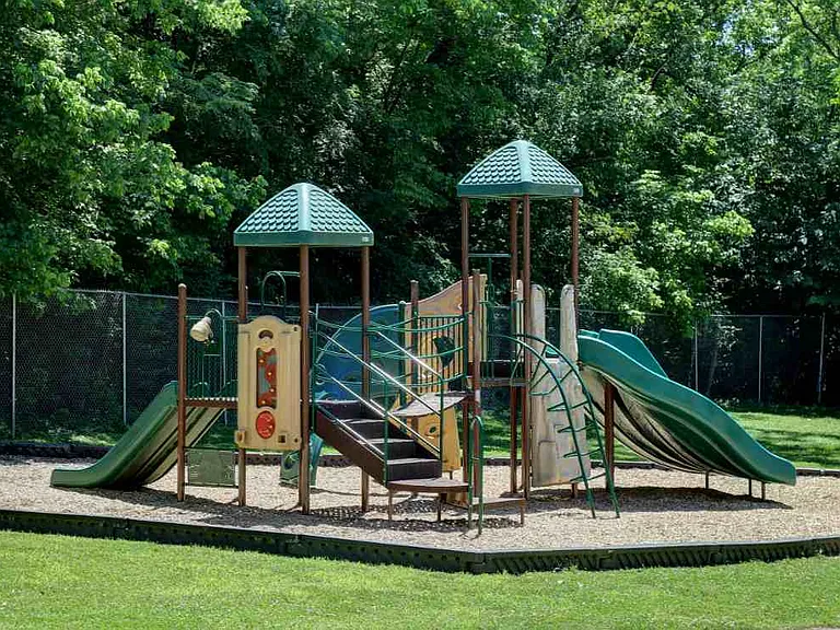 Whispering Oaks — Photo 21