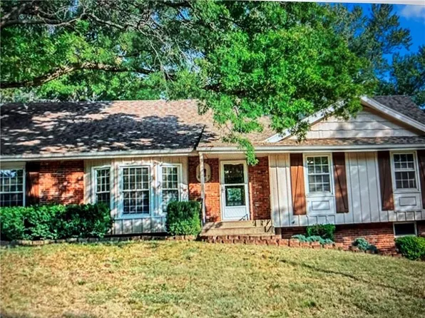 6807 NW Birch Ln, Kansas City, MO 64151