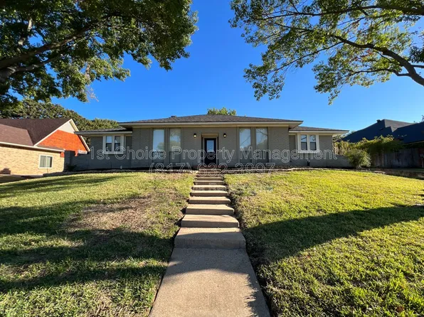 1108 Berkshire Ct, Trophy Club, TX 76262