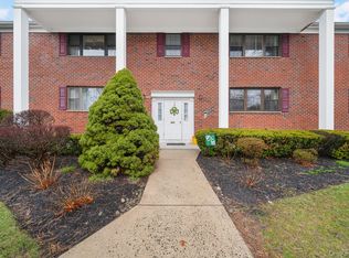 422 Somerset Dr APT B, Pearl River, NY 10965