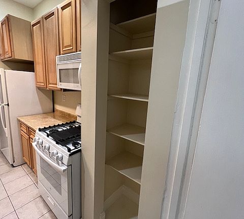 Kitchen pantry