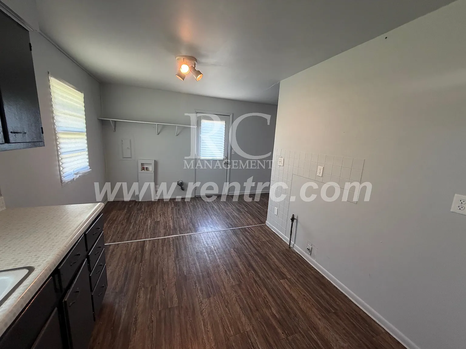 2 bed, 864 sqft, $850 — Photo 2