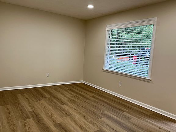 4th image of 924 Chalet Dr