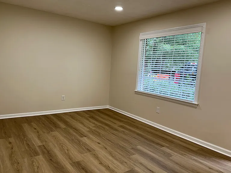 924 Chalet Dr — Photo 23