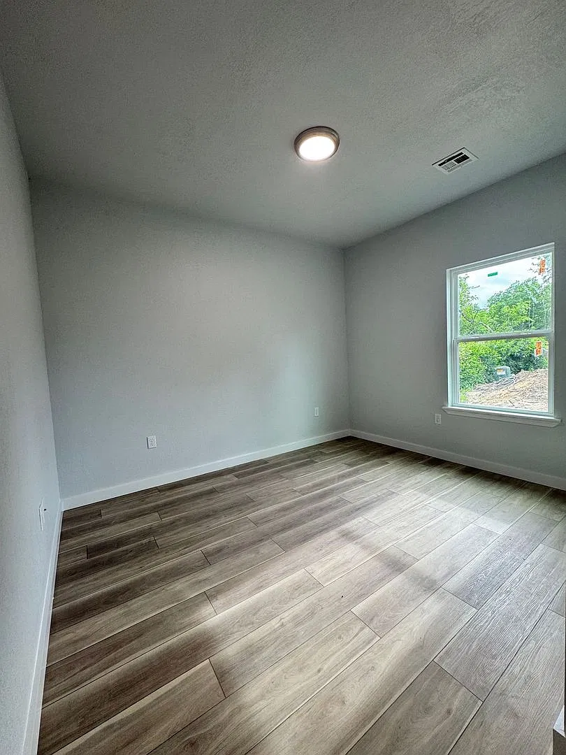 6307 N Cheyenne Ave W — Photo 2