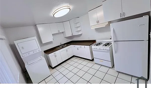 911 E 10th St #2 — Photo 3
