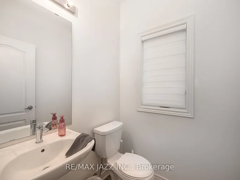 131 Courtney St — Photo 13