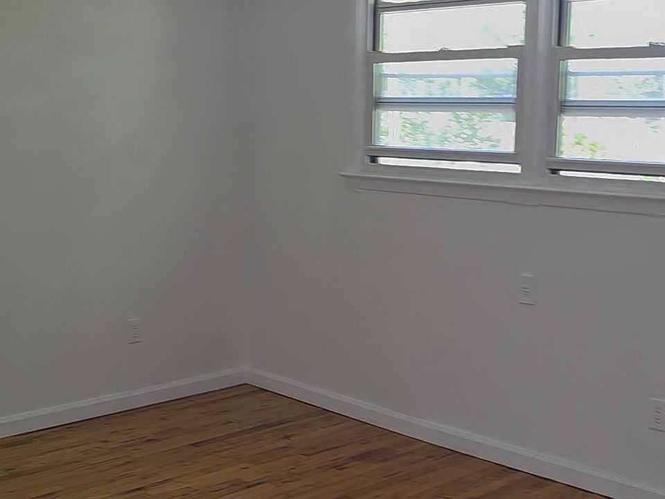 1st image of 40 Bradley Ave