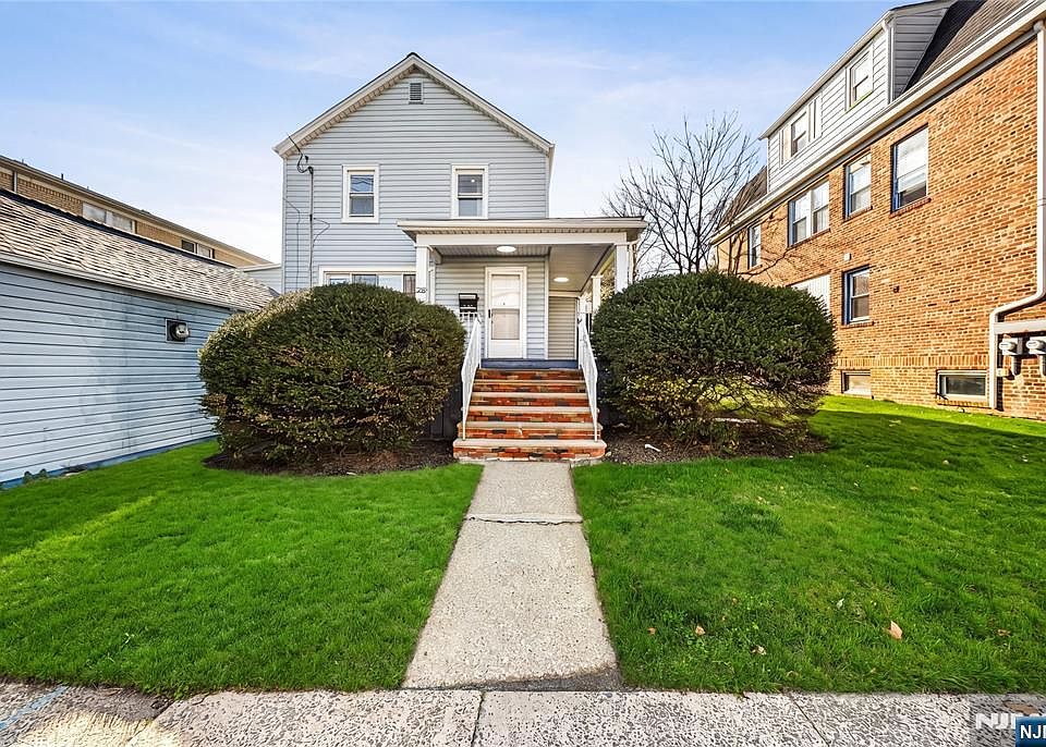 1st image of 330 Hoover Ave