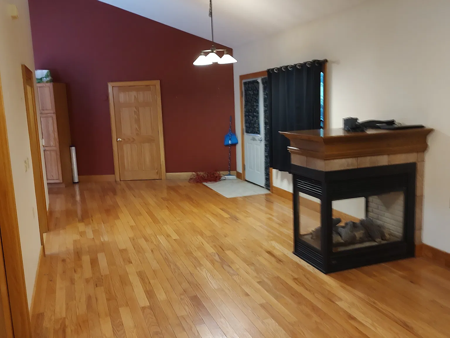 1 bed, 898 sqft, $1,350 — Photo 4