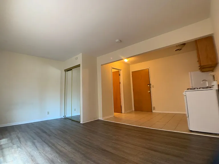 1456 N Farwell Ave — Photo 32