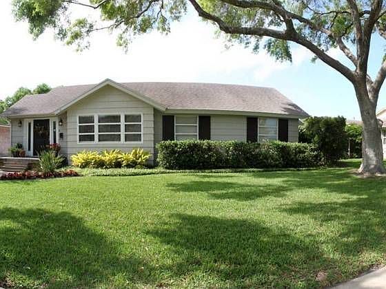 1st image of 410 Catalina Pl