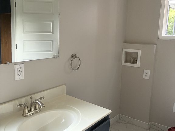 4th image of 405 Ascension St #405