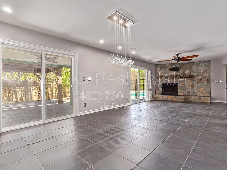 1640 E La Jolla Dr — Photo 5