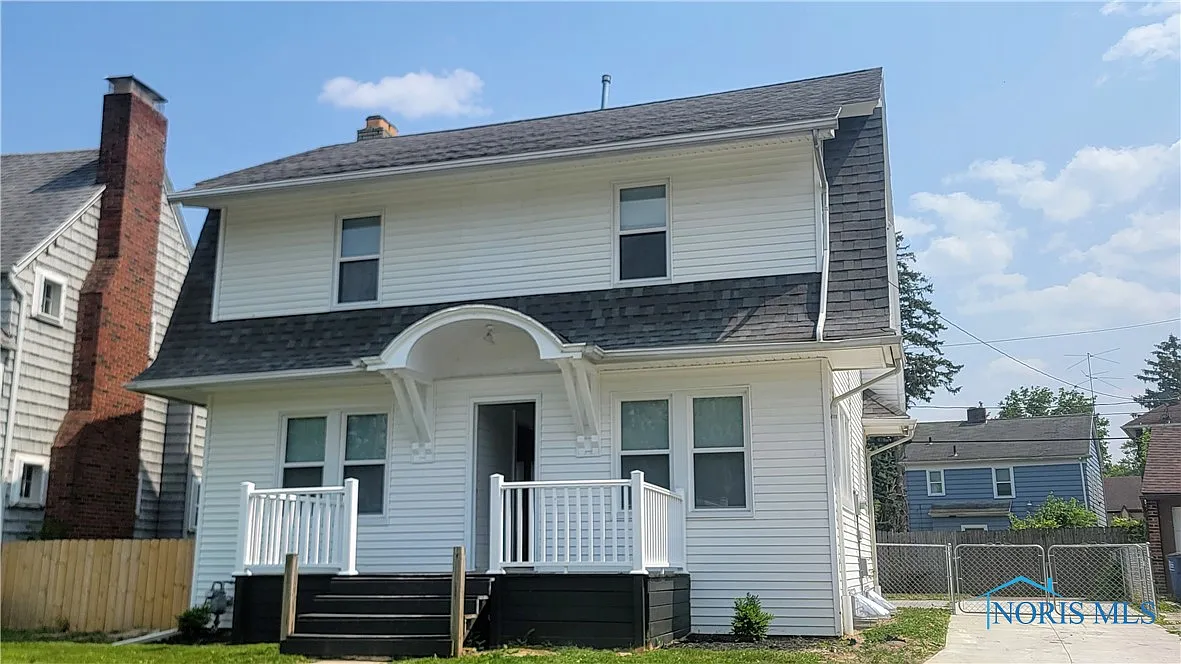 2645 Greenway St photo 1