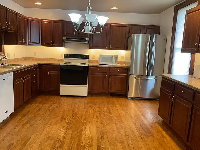 112 W Main St — Photo 16