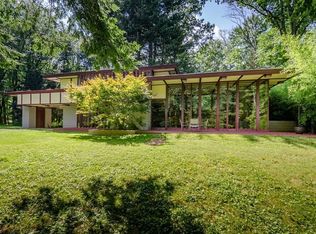 2215 River Rd, Willoughby Hills, OH 44094