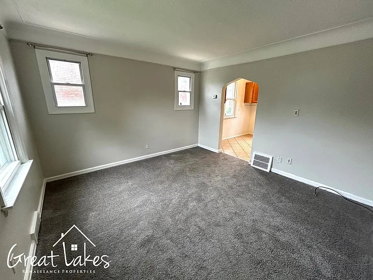 5233 Farmbrook St — Photo 10