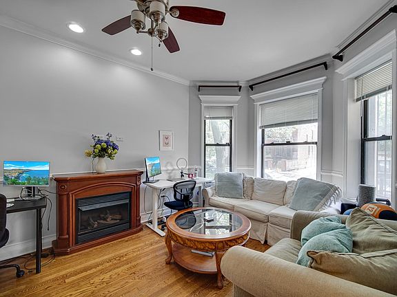 5th image of 1246 W Roscoe St Floor 1