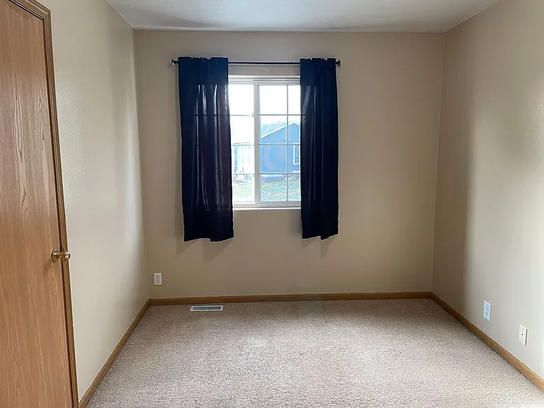 1704 Yorktown St — Photo 14