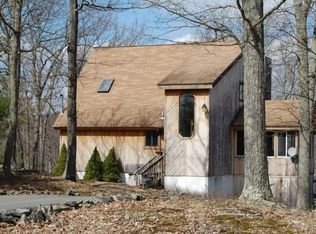 113 Overlook Dr, Hawley, PA 18428