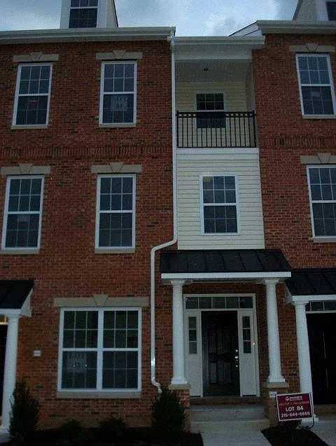 3 bed, 2.5 bath, 2299 sqft, $2,950 — Photo 4