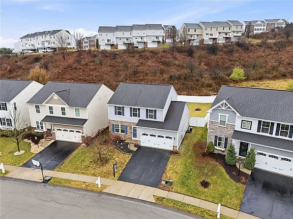3rd image of 217 Heritage Dr