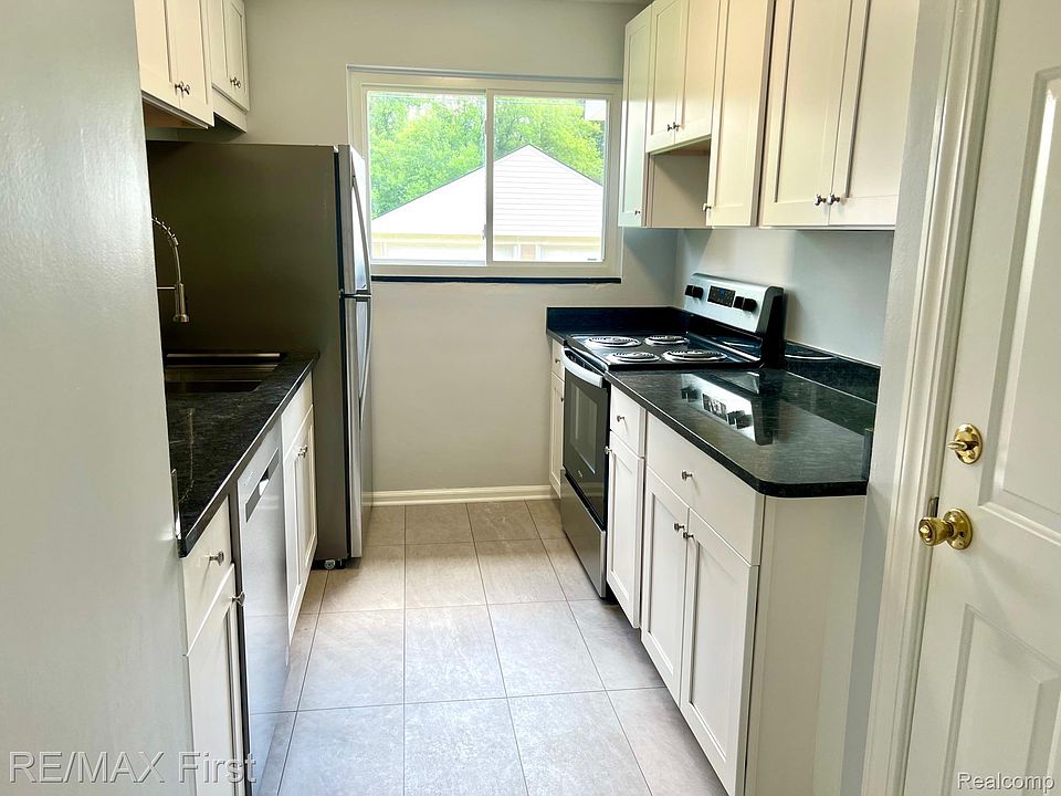552 Laprairie St, photo 7
