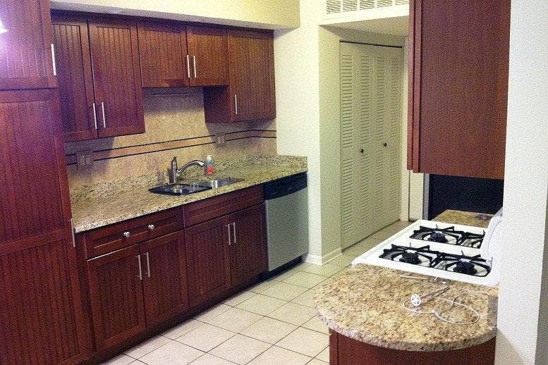 Kitchen (doesn't show new stainless steel stove)