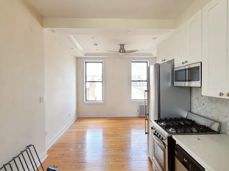411 E 6th St #4D — Photo 2