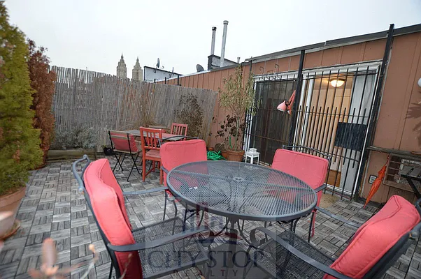 Rented by City Stop Realty | media 7