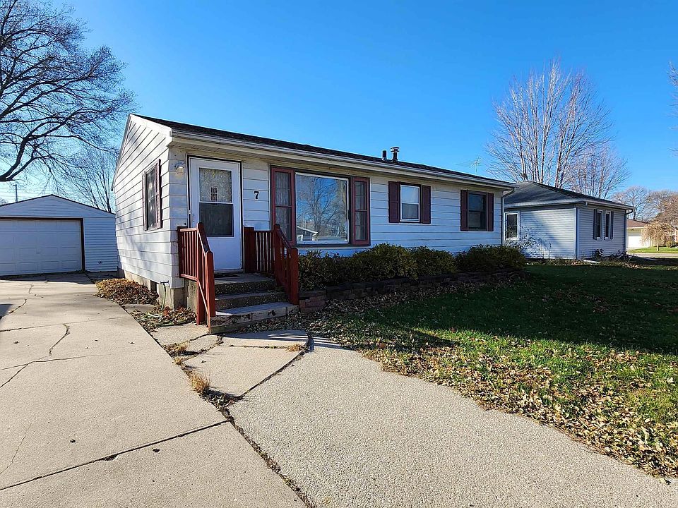 1st image of 7 Clover Ln