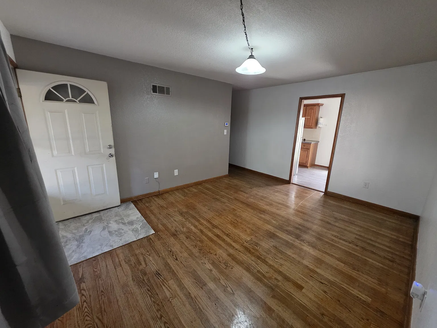 3 bed, 840 sqft, $1,400 — Photo 3