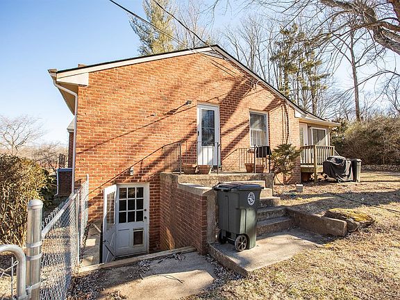 5th image of 126 Yorkshire Cir
