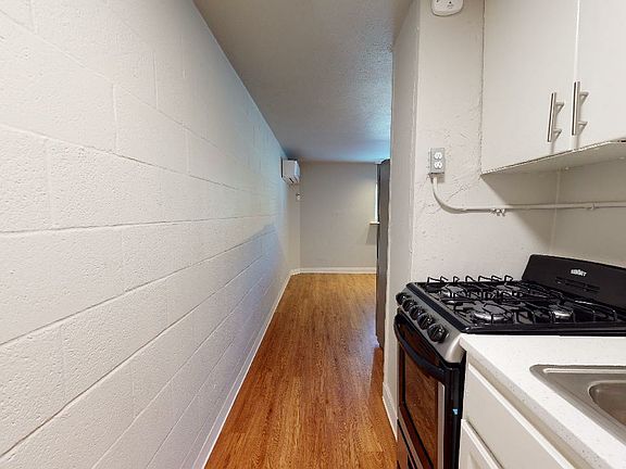4th image of 4734 Worth St #S1